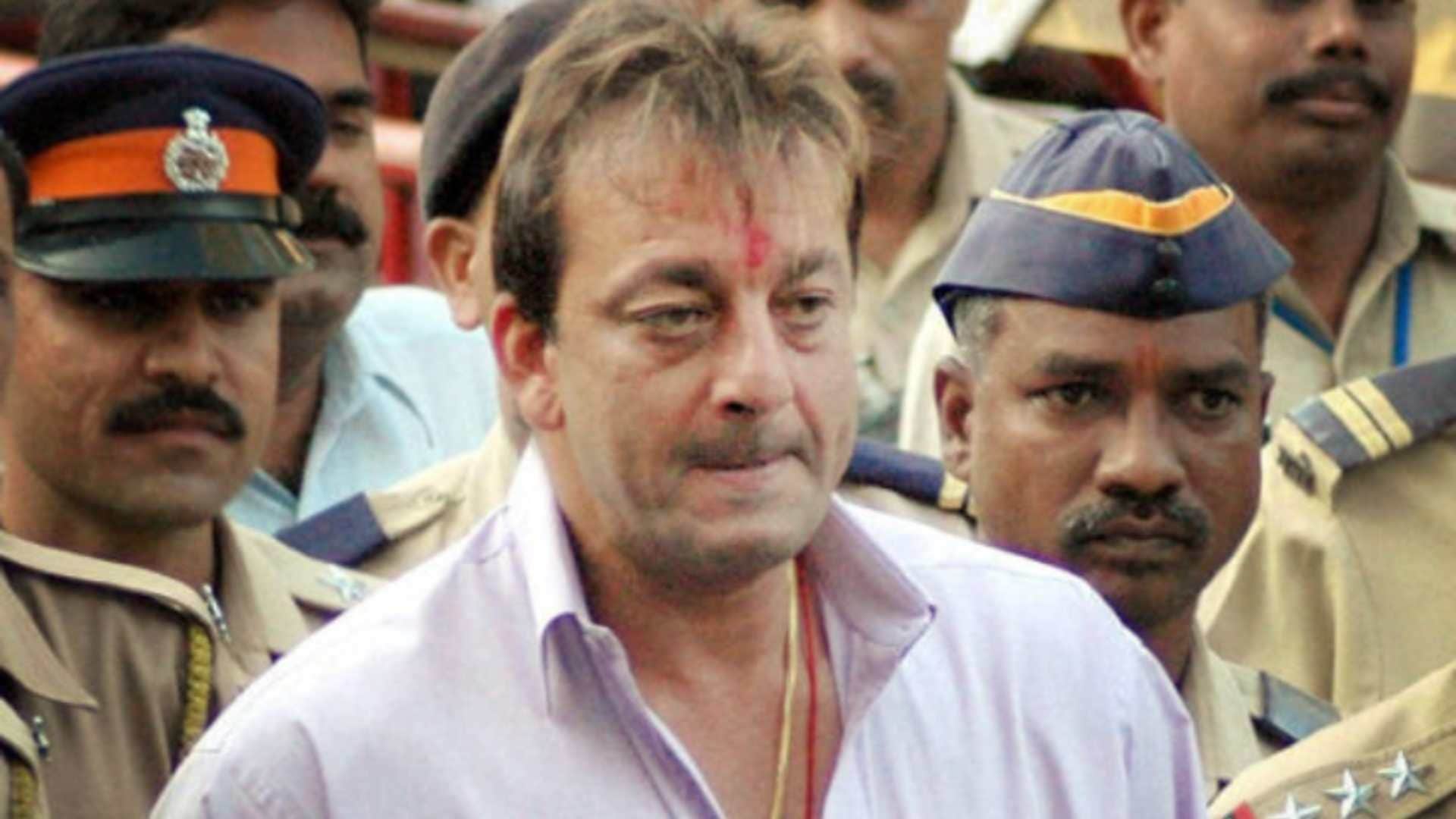 These Bollywood Stars Could Not Hide Their Emotions In From Of Camera From Amitabh Bachchan To Salman Khan