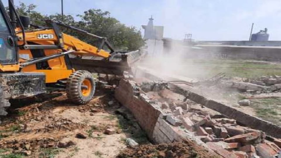 15 illegal colonies were demolished with bulldozers in Bareilly