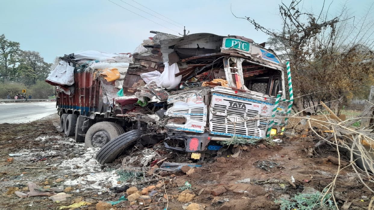 Korba Accident two trucks collided on nh 130 one driver died and three injured
