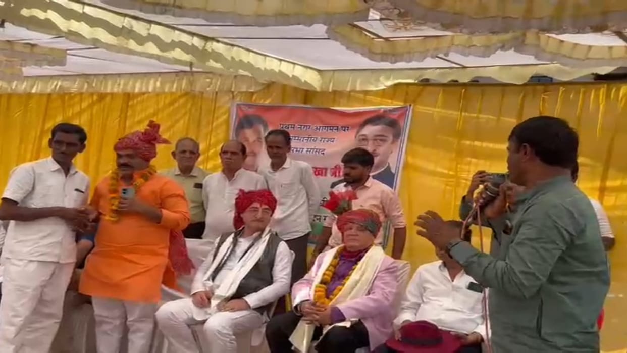 Congress leader Vivek Tankha said in Ratlam, BJP is trying to stop the voice of Rahul Gandhi