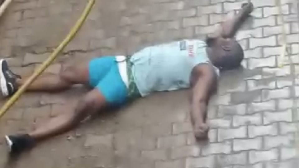 foreigner jumped from second floor in depression in Delhi