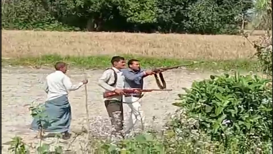 clashes between two sides over road in shahjahanpur