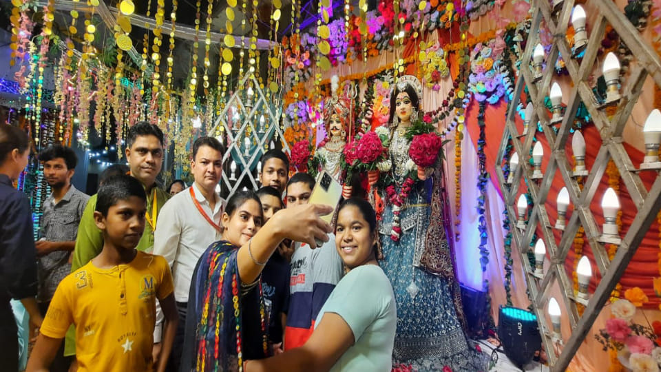 People thronged two day Gangaur fair in Agra