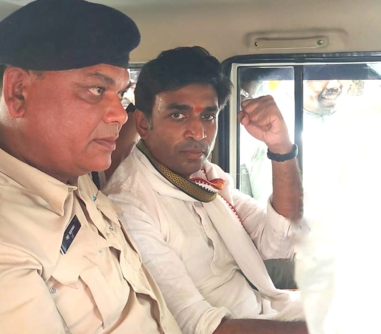 State Youth Congress President stopped the train in Bhopal, police arrested him from Jhabua