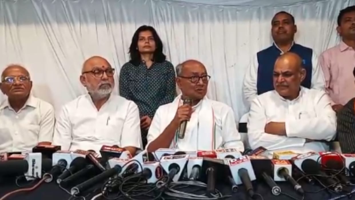 MP Politics: Digvijay Singh lashed out at PM Modi in Gwalior, said- he wants to bring democracy of Russia-Chin