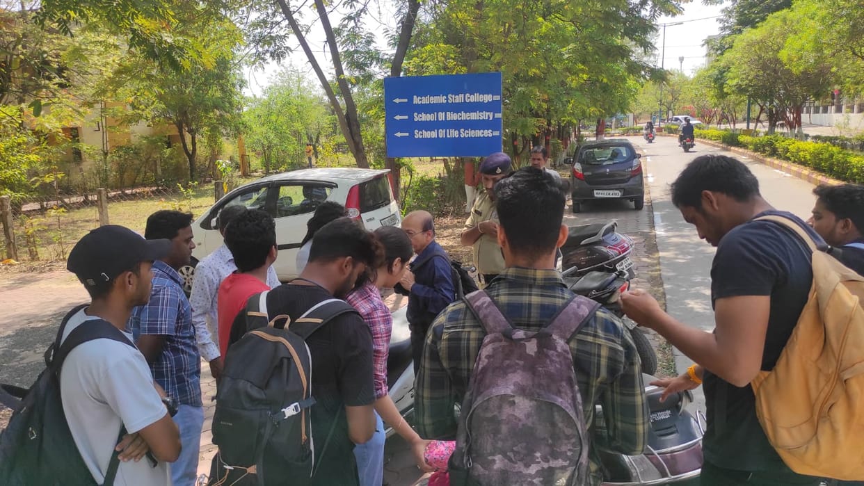 Road accident in Indore's university campus, girl student injured in car collision
