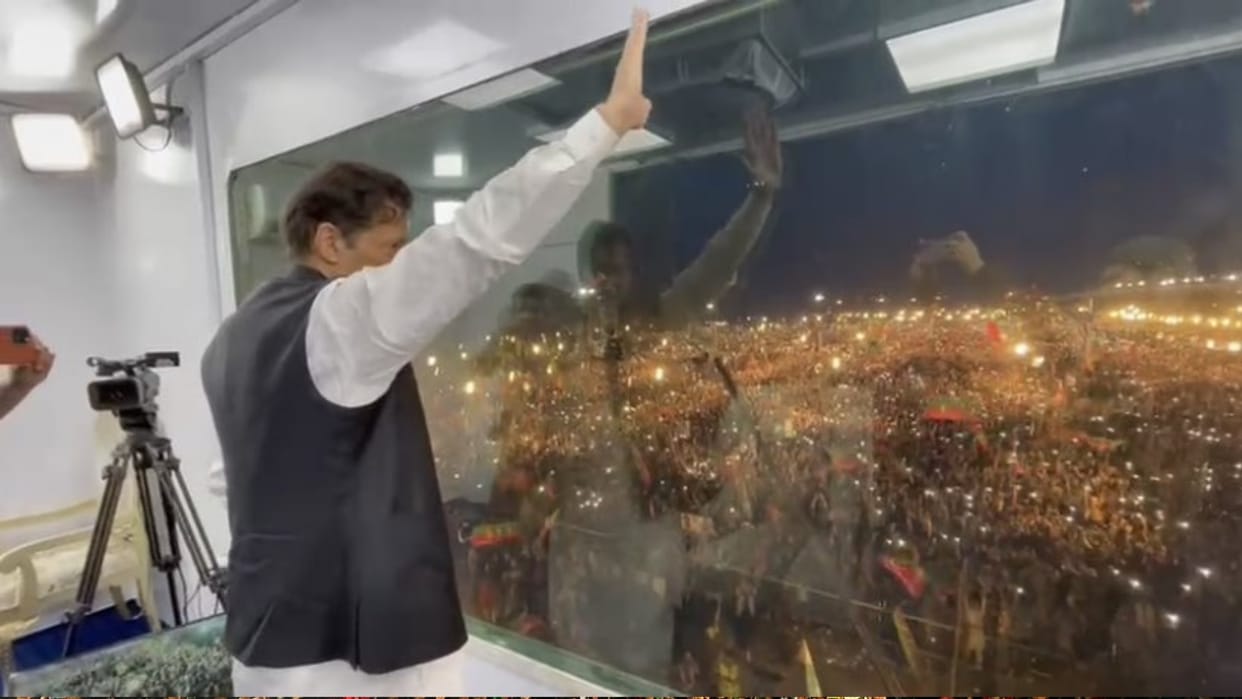 fight over the issue of Punjab province assembly elections in Pakistan is now going to hit the streets