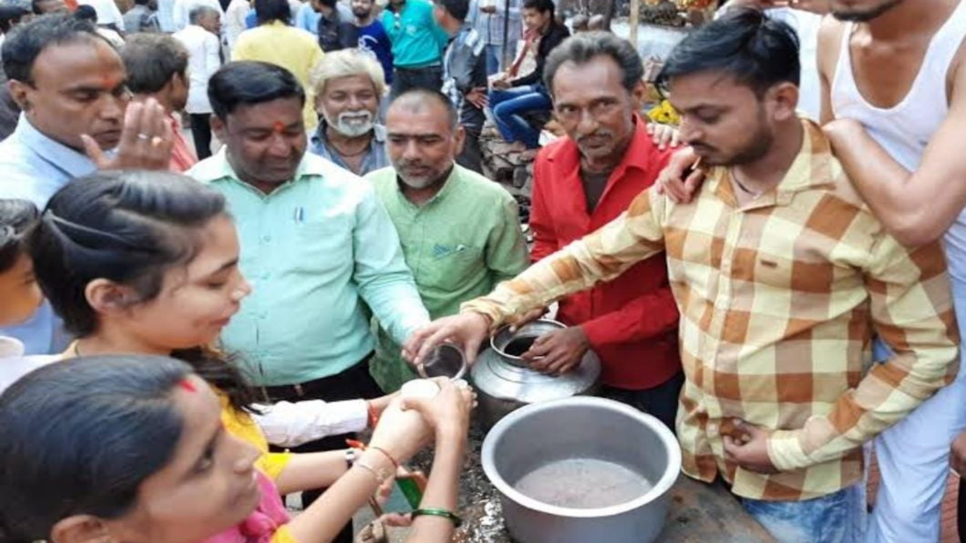 Mahamaya-Mahalaya Temple Collectors offer liquor on the Ashtami of Navratri in Ujjain