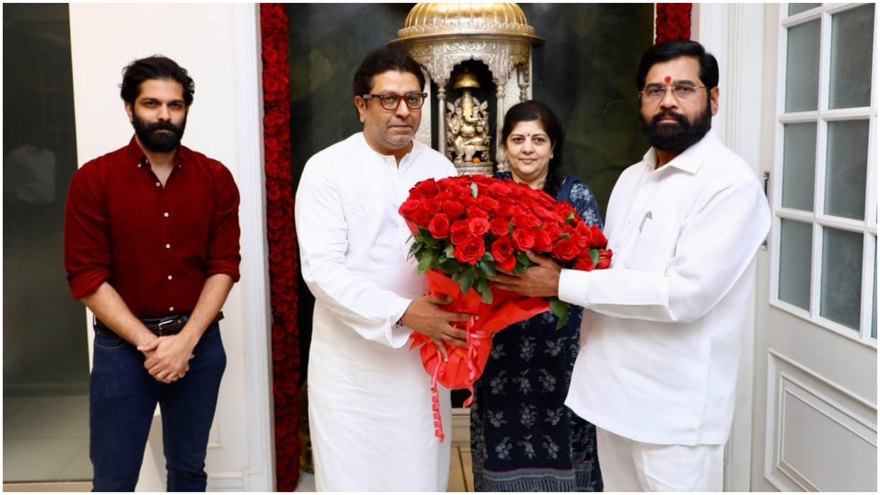 Maharashtra Politics CM Eknath Shinde meets MNS Chief Raj Thackeray at his residence Shivtirth Latest Updates