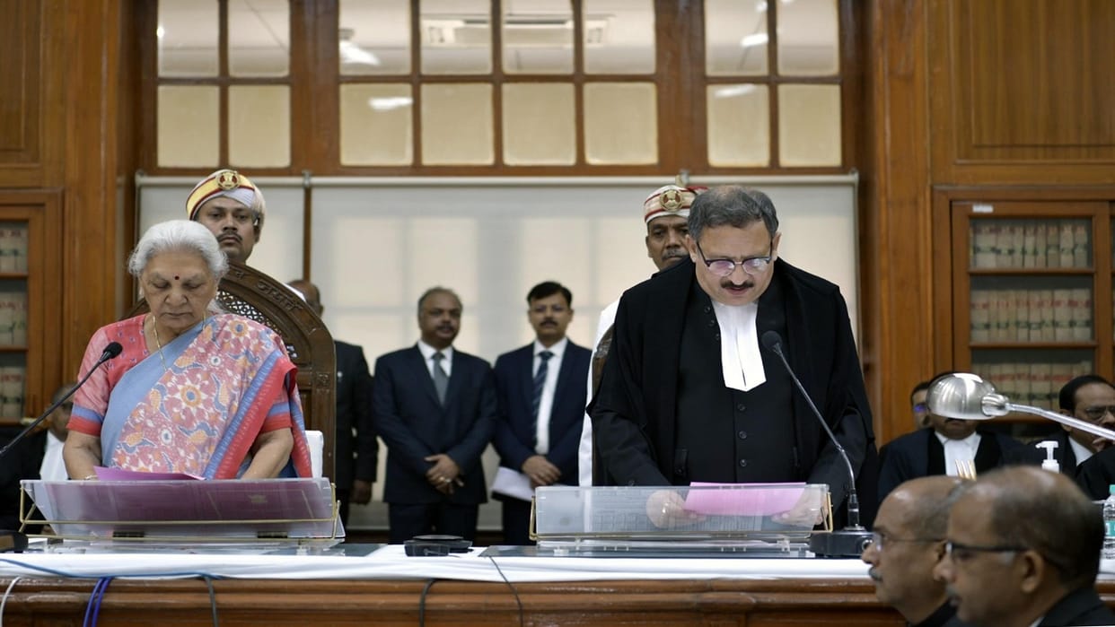Justice Pritinkar Diwakar became the new Chief Justice of Allahabad High Court, Governor administered the oath