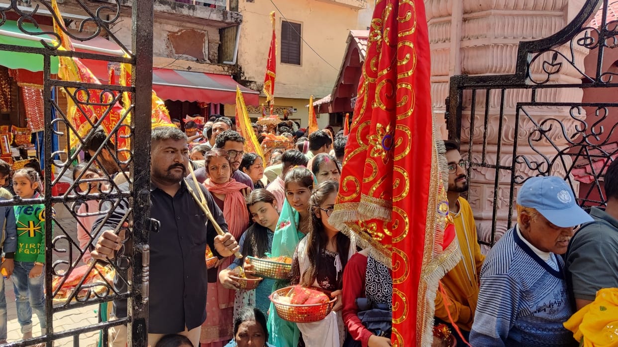 fifth navratri 2023 One lakh devotees pay obeisance at shakti peethas in himachal pradesh