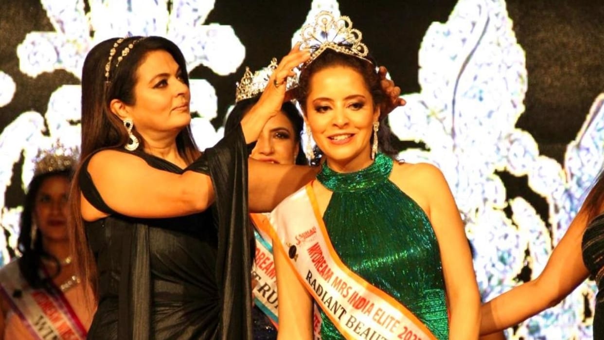 Vaishali first runner up in Mrs India Elite USA 2022 Radiant Beauty