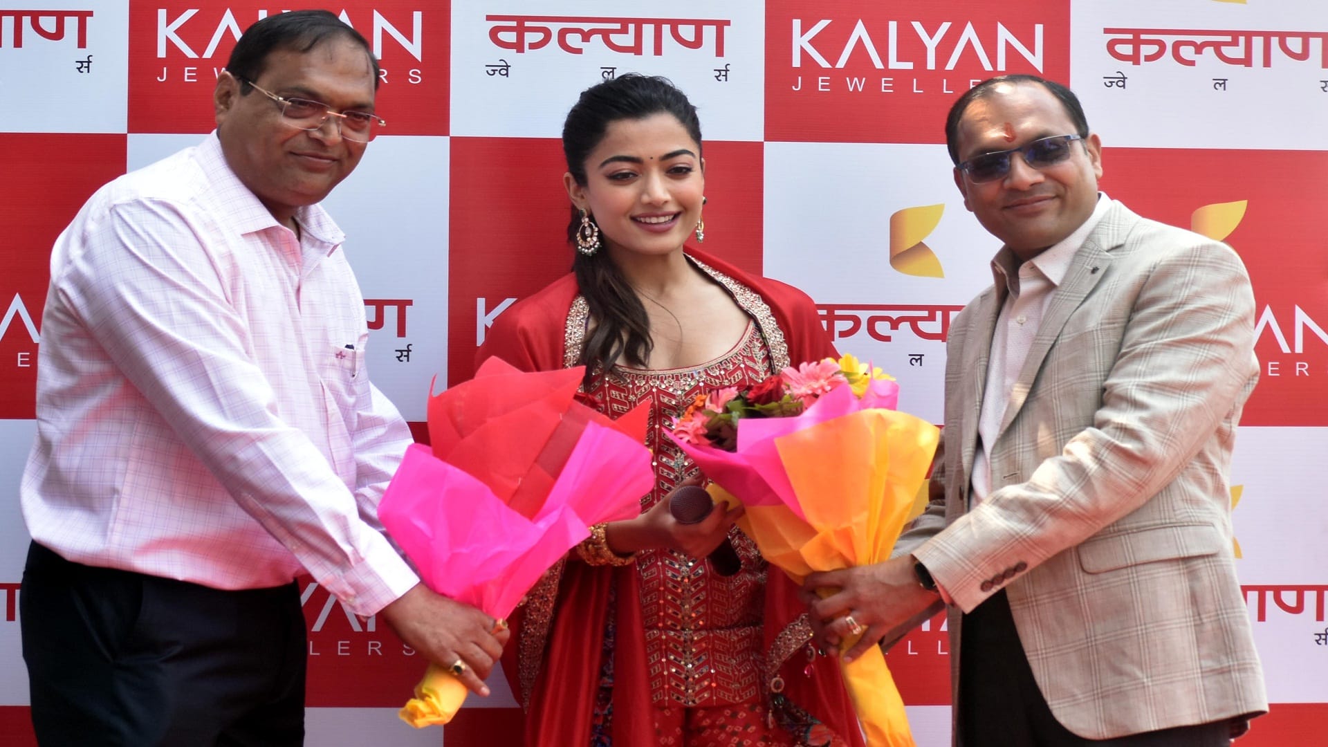 Actress Rashmika Mandana arrived in Prayagraj to inaugurate the jewelers showroom, said - I will definitely go