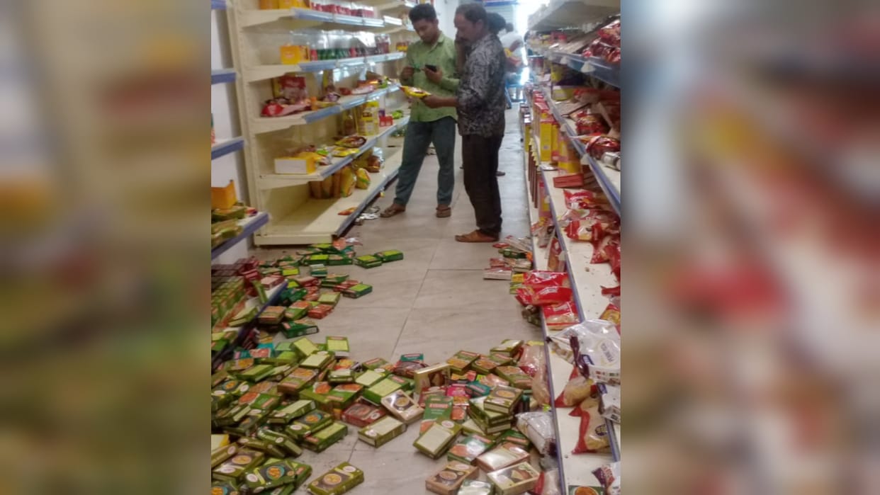 Meerut: Playing with health, Expired goods were sold in the name of discount