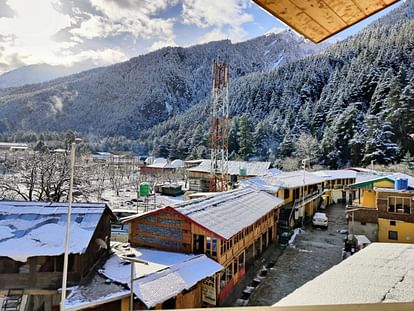 Uttarakhand Weather News snowfall in gangotri dham See Photos