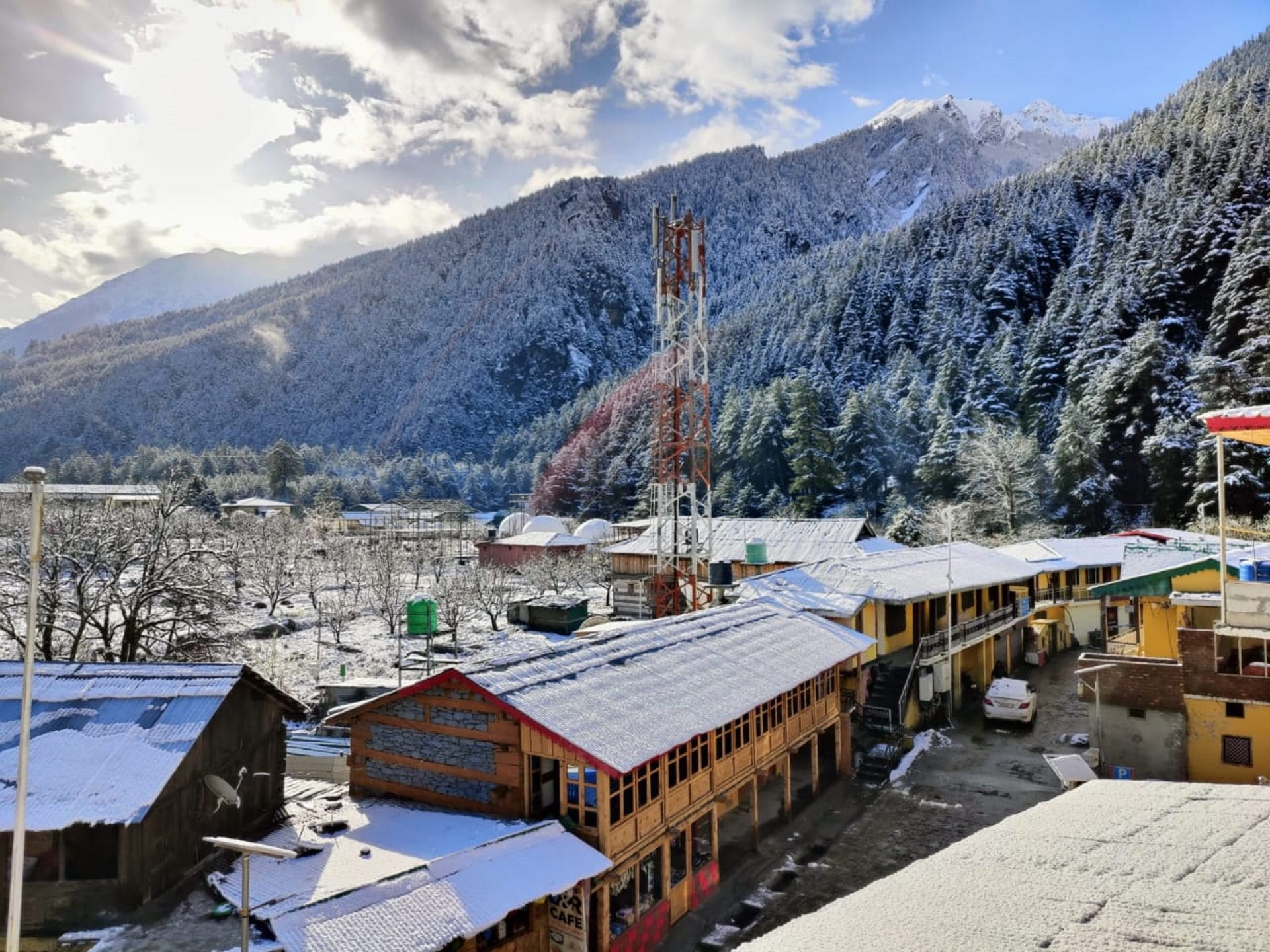 Uttarakhand Weather News snowfall in gangotri dham See Photos