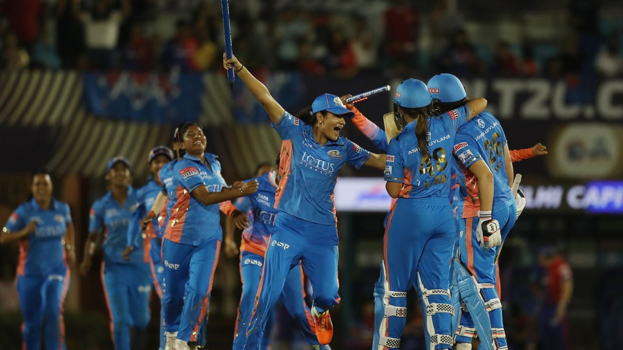 MI vs DC Final WPL Live Score: Mumbai vs Delhi Today Womens IPL Match Scorecard News Updates in Hindi