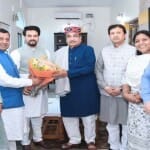 अनुराग ठाकुर के नेतृत्व में केंद्रीय मंत्री नितिन गडकरी से मिले सांसद।