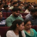 जम्मू में कार्यक्रम के दौरान लोग