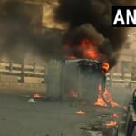 प्रदर्शनकारियों ने पुलिस वाहनों को किया क्षतिग्रस्त