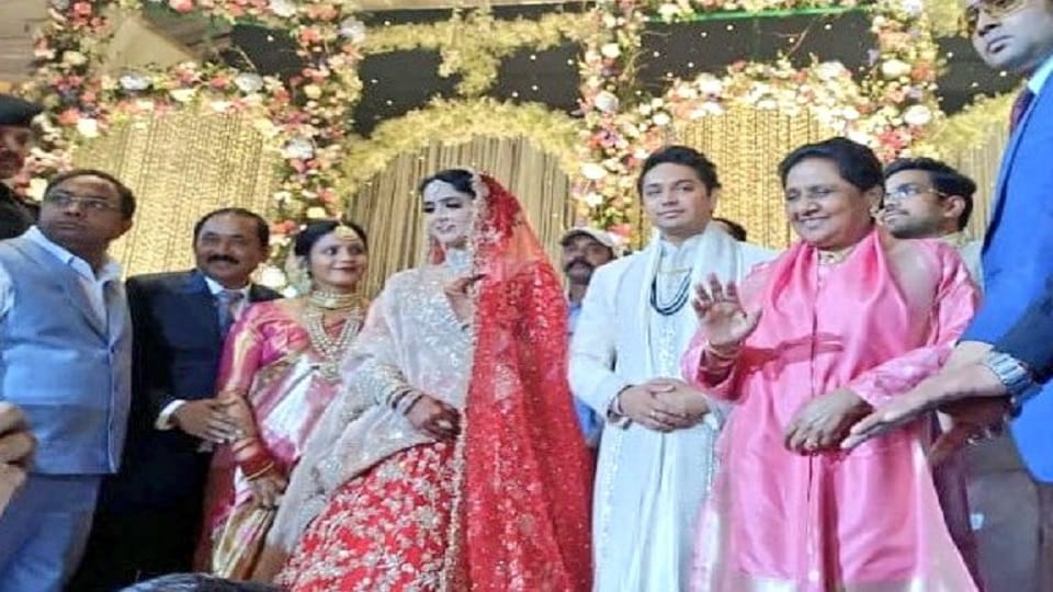 Mayawati Nephew Akash Anand Tied Knot With Dr Pragya in Gurugram News in Hindi