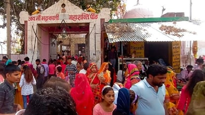 नवरात्रों के सोमवार को श्री मातेश्वरी भद्रकाली मन्दिर पर लगी श्रद्घालुओं की अपार भीड़