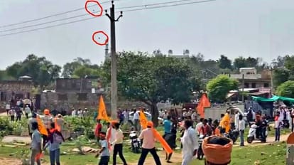 रैली पर फेंके गए पत्थर।(लाल घेरे में)