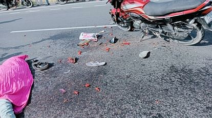 after two bike collision six people were lying injured in basti Truck crushed three