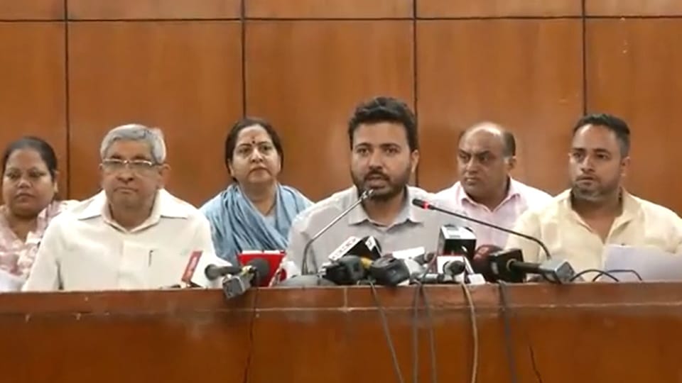 Delhi MCD budget to be presented tomorrow 28 march 4 proposals by aap secretary bhagwan singh retired