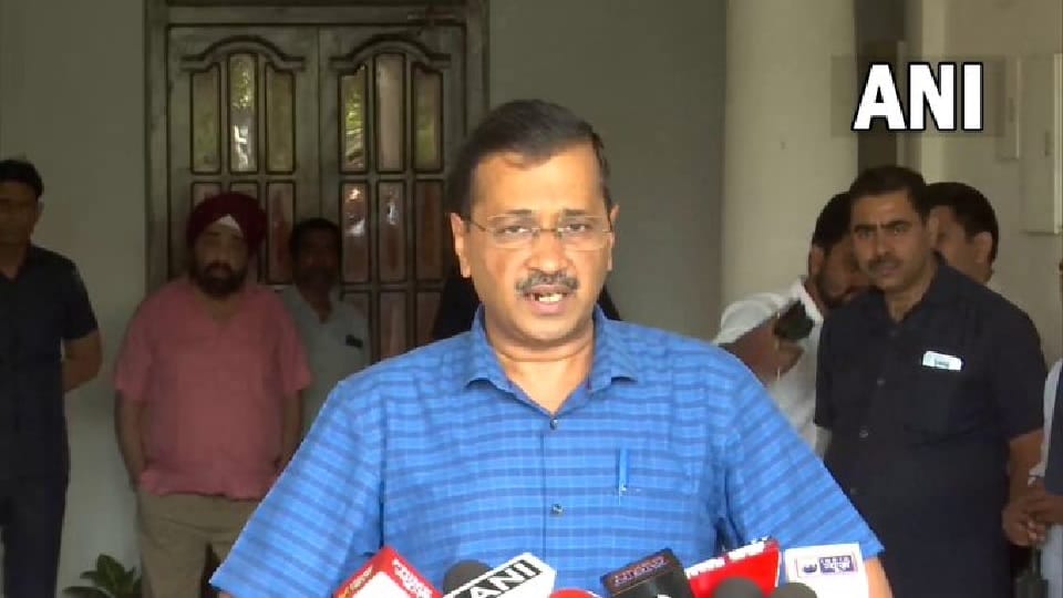 Arvind Kejriwal targeted the central government in the Delhi Assembly