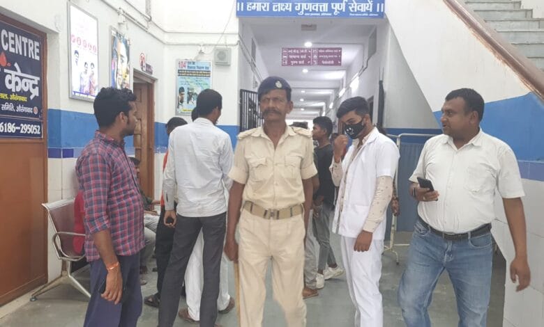 Aurangabad Road Accident; Bike overturned in pit, youth died, condition of 2 critical