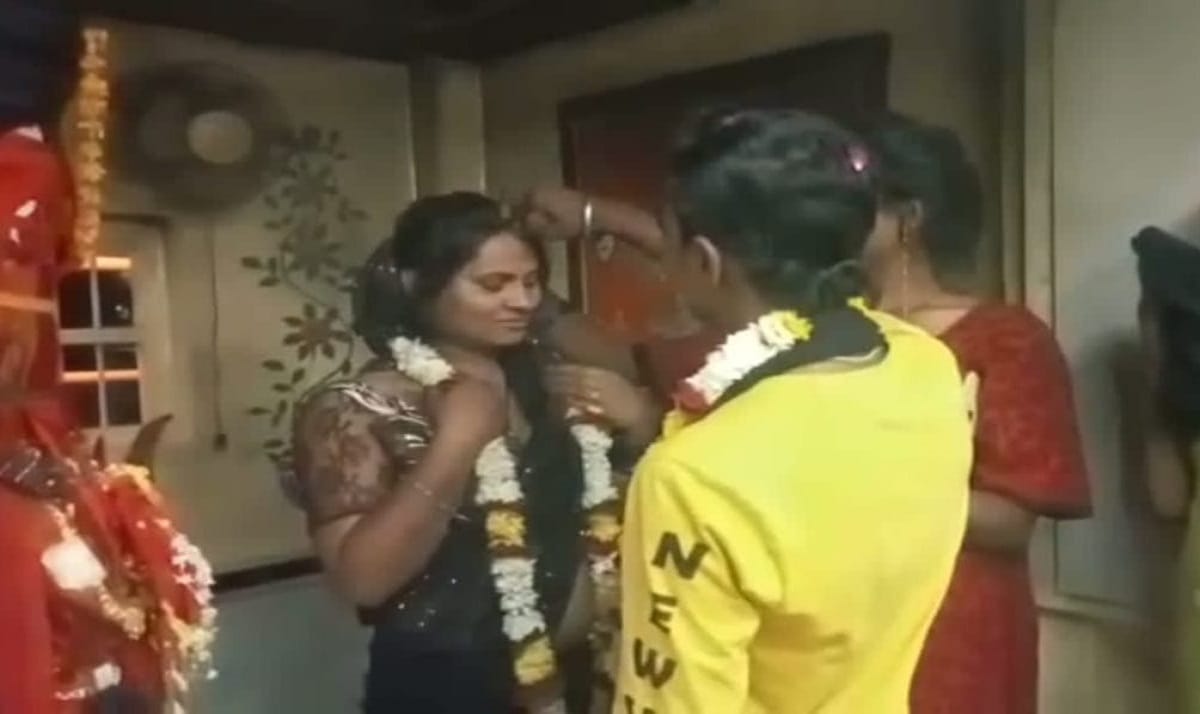 Love prevailed in chandauli youth got married with kinnar first meeting was like this