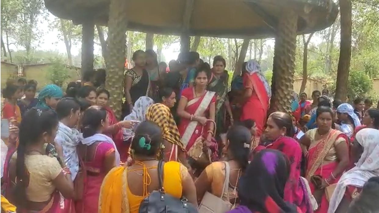 Chhattisgarh Bihaan Yojna women warn of strike demanding increase in honorarium in Kabirdham