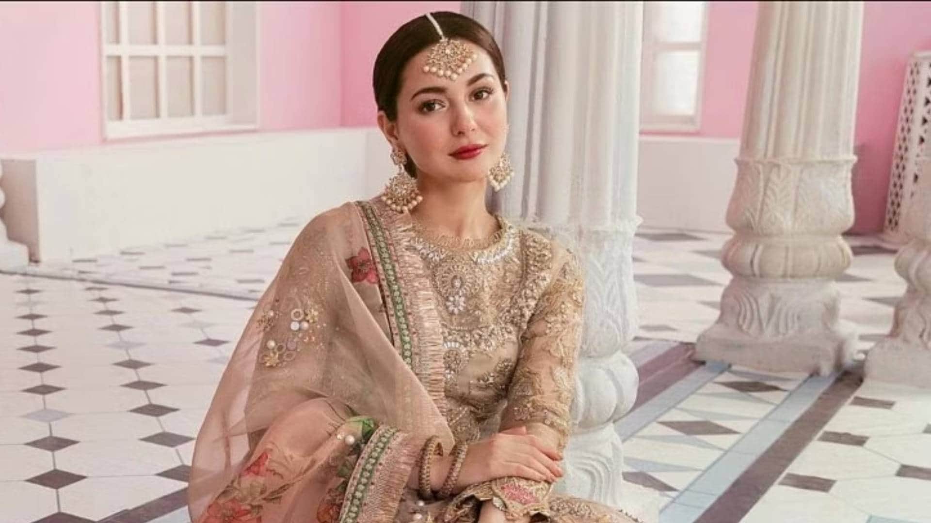 Hania Aamir Pakistani Actress Sing Dunki star Shah Rukh Khan film Om Shanti Om Song video goes viral internet