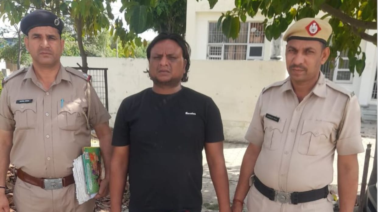 The killer who attacked the shopkeeper was hiding in Delhi and driving a tourist bus for 14 years