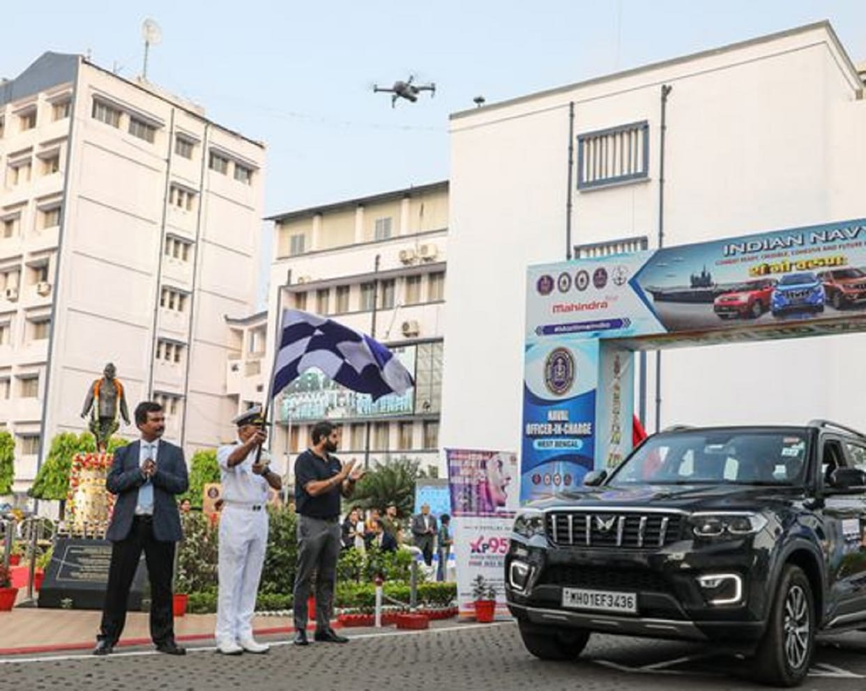 Indian Navy starts 7,500 kilometers long car rally from Kolkata, Navy Chief shows green signal