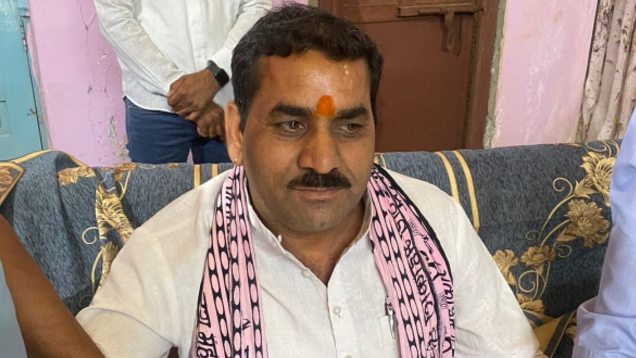 District president caught red handed taking bribe of 50 thousand in Neemuch's Jawad