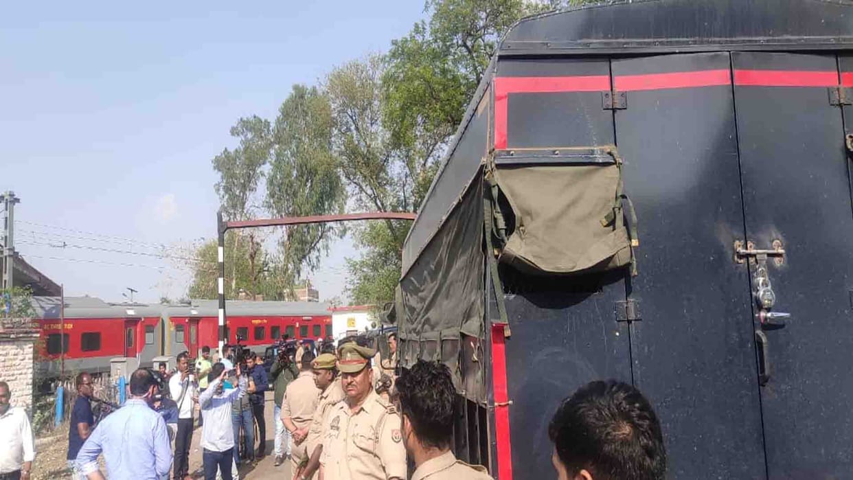 Mafia Atiq convoy stopped for 10 minutes in Chitrakoot