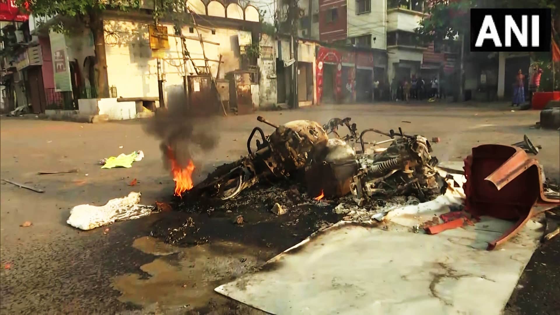 Minor girl murdered in Kolkata; protesting locals vandalise police vehicles