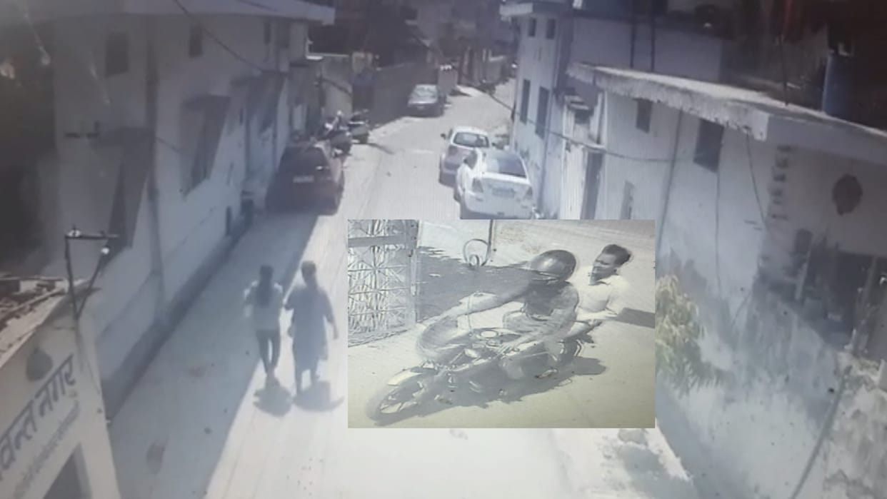 Meerut: Bikers gang members loot mangalsutra from woman and incident captured in CCTV camera