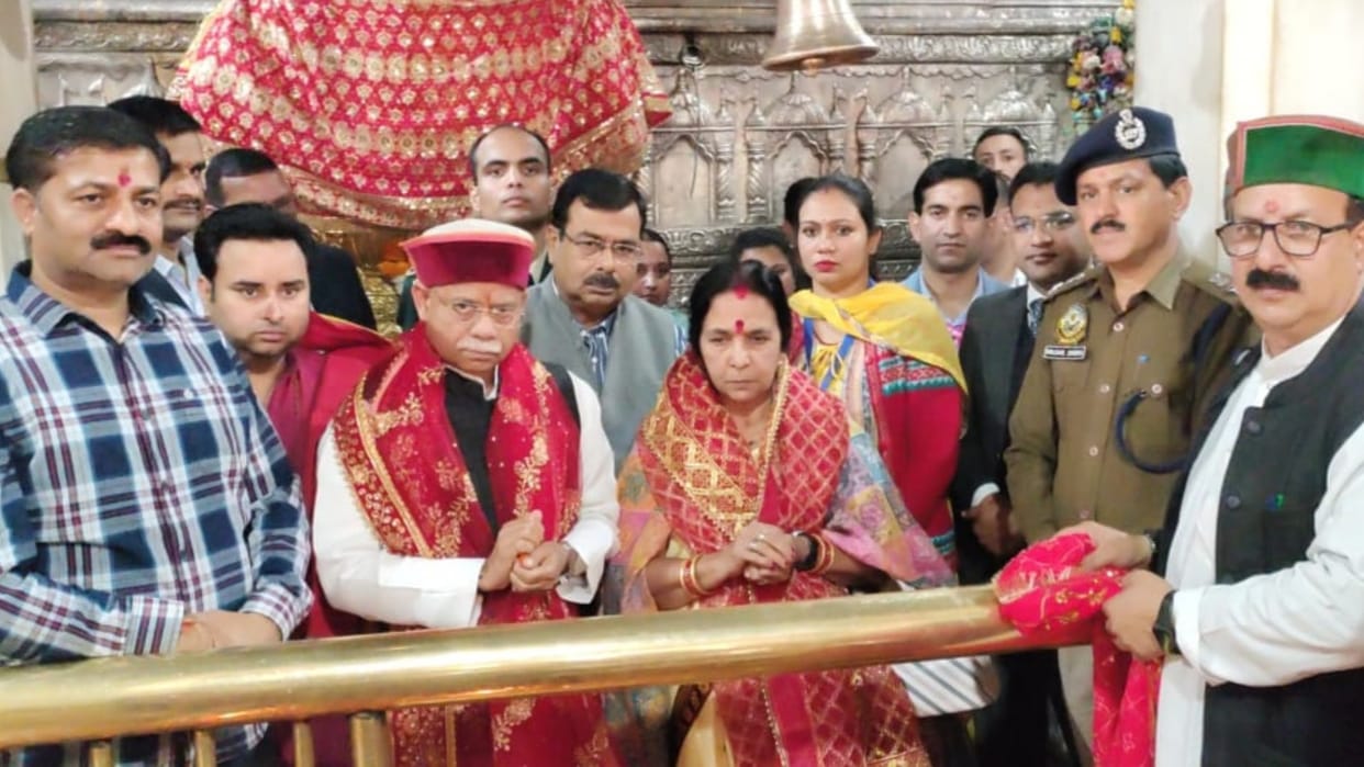 Himachal Pradesh Governor Shiv Pratap Shukla pay obeisance at shakti peeth jwalamukhi temple