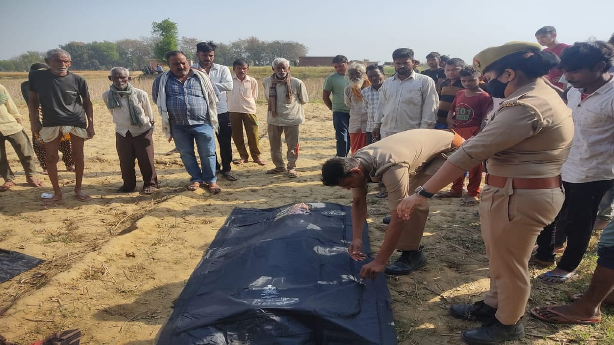 Lover couple hanged themselves, dead body found hanging from tree in garden, girl is married