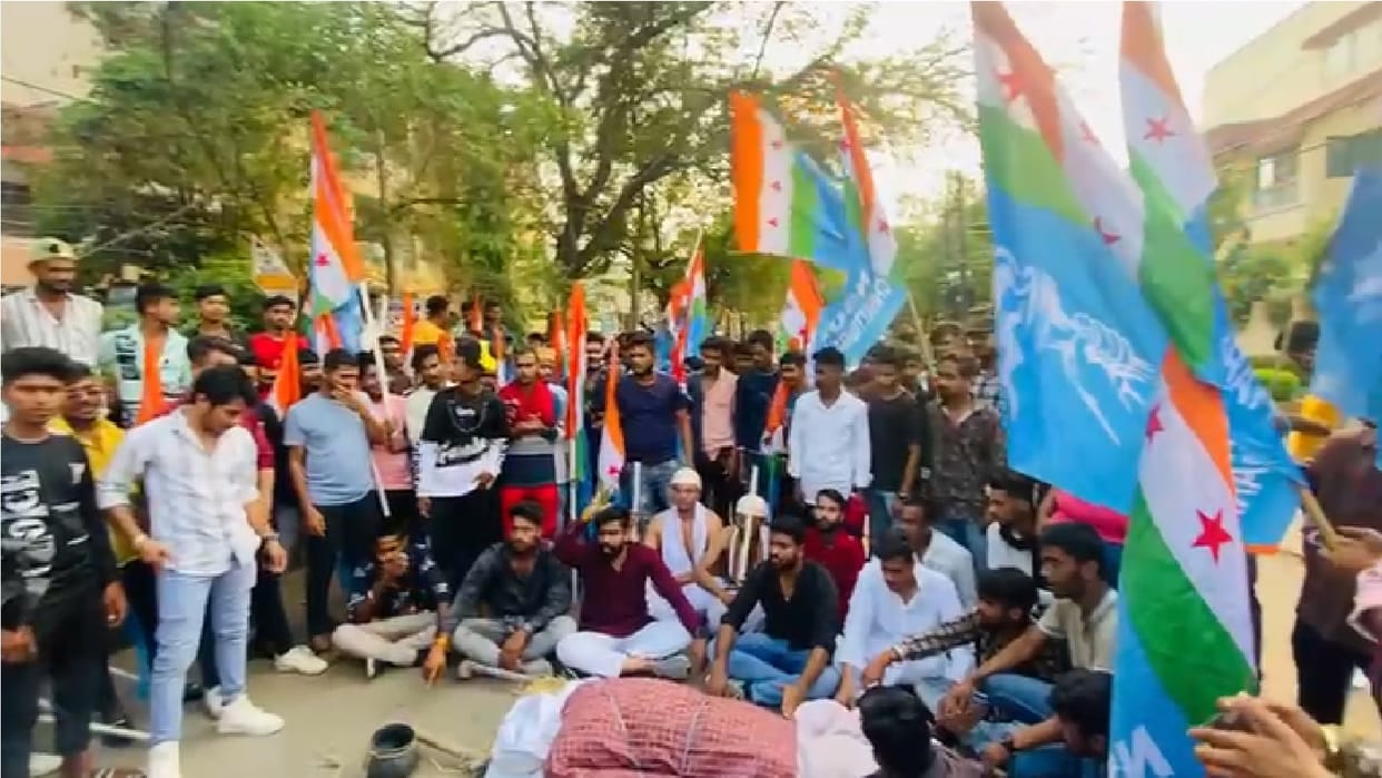 NSUI protests in Raipur a unique way, takes out funeral procession