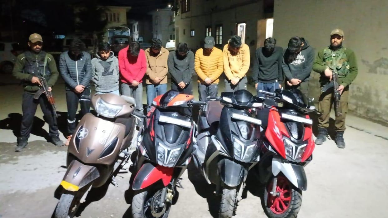srinagar police Arrested Nine accused In Midnight Raids For Harassing A Family