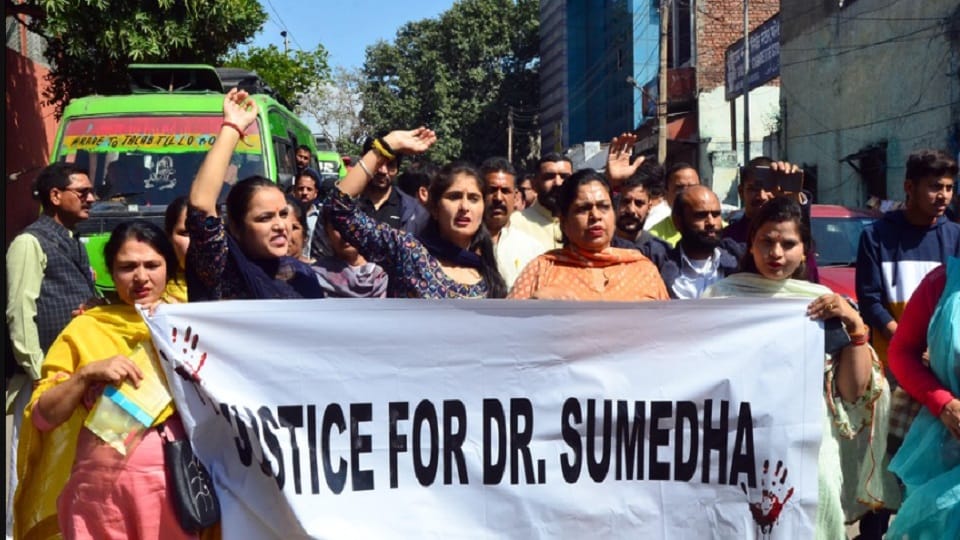 Demand for fair investigation in Dr. Sumedha's murder case, different organizations protest