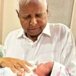 पोती को गोद में लेकर खुश दिखे लालू प्रसाद।