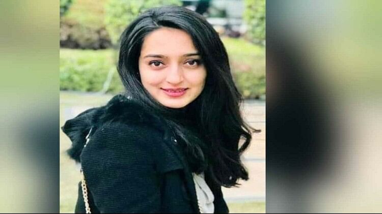 Success Story: मनरेगा की दिहाड़ी से भरी बेटी की फीस, बनीं असिस्टेंट प्रोफेसर अलीशा चौहान