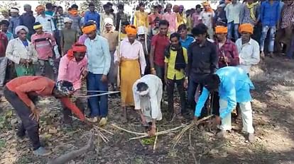 MP News: Encroachers of 40 villages laid down their arms, promised to save the forest