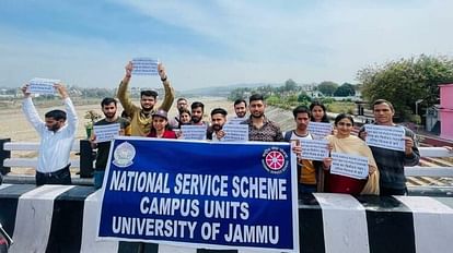 jammu univeristy students made people aware to Save Tawi river from contamination