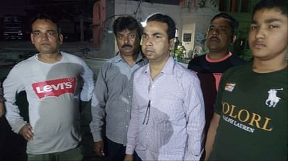 Scooty snatched along with gold worth 17 lakhs after beating the jeweler and his son in Kaithal